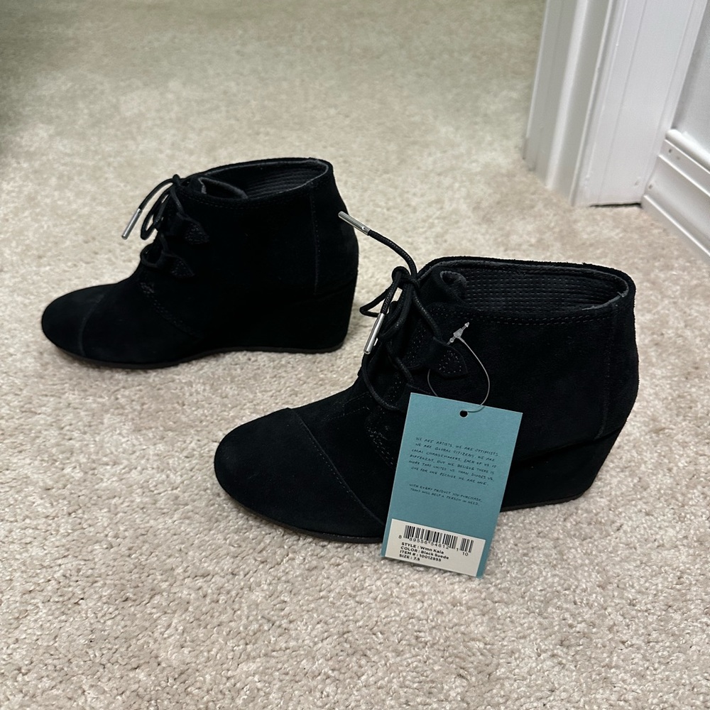 Toms Kala wedge bootie